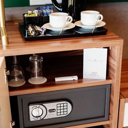 Petit Palais Boutique מלון