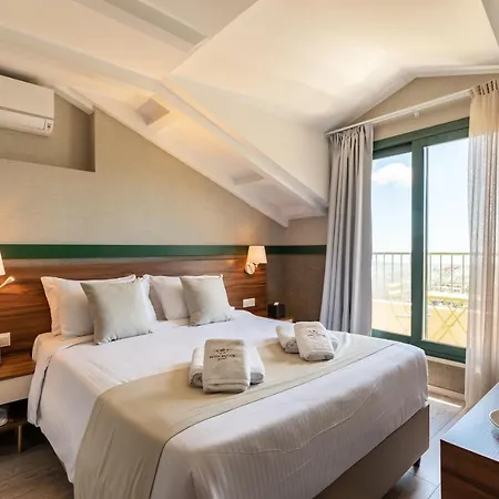 Petit Palais Boutique Hotel 2*