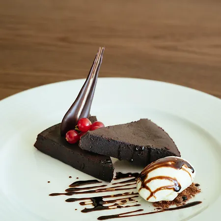 Petit Palais Boutique 2* פלטרס