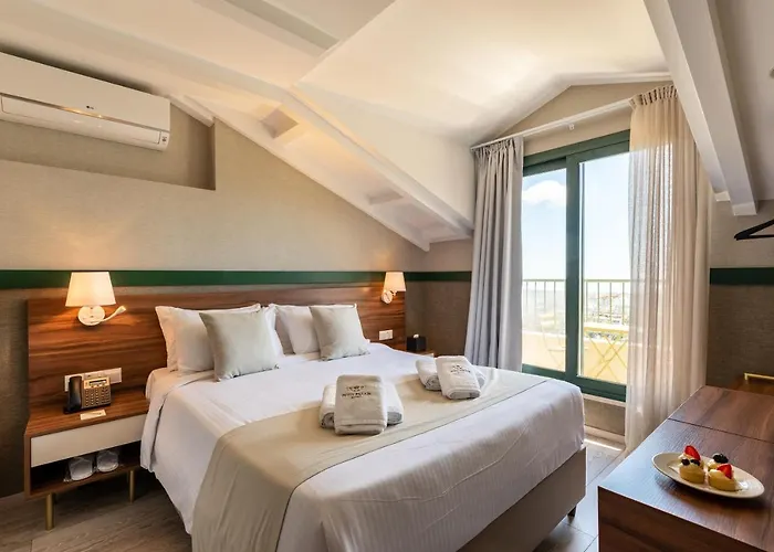 Petit Palais Boutique Hotel 2*