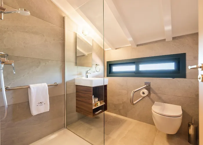 Petit Palais Boutique Hotel 2*